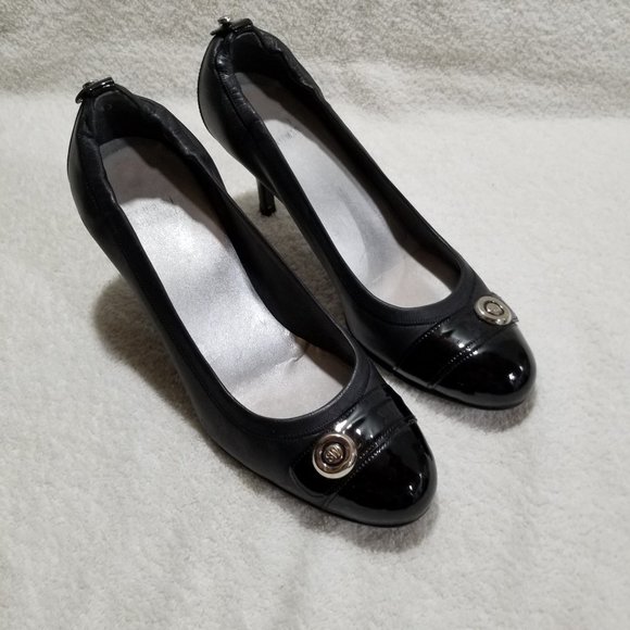 Stuart Weitzman leather with metal logo pump shoes - Picture 3 of 8